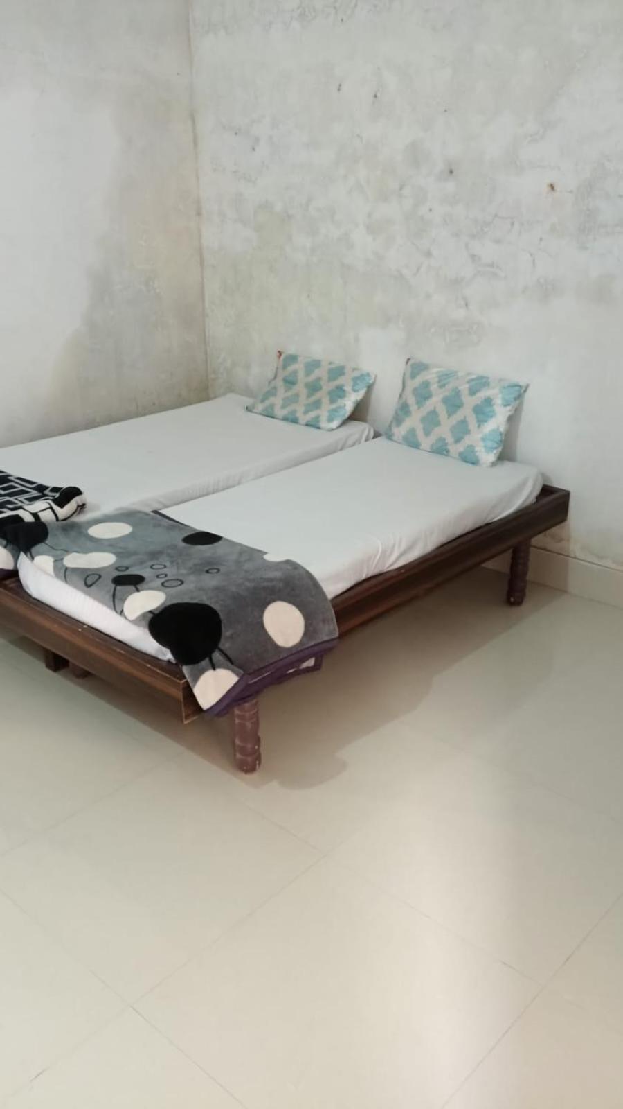 Dwarka Home Stay Esterno foto