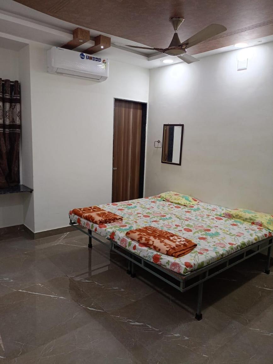 Dwarka Home Stay Esterno foto