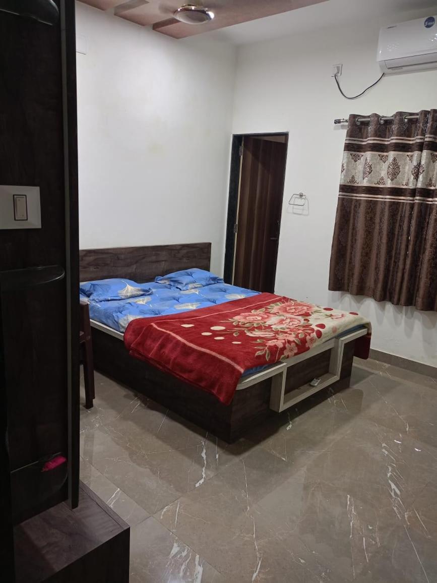 Dwarka Home Stay Esterno foto