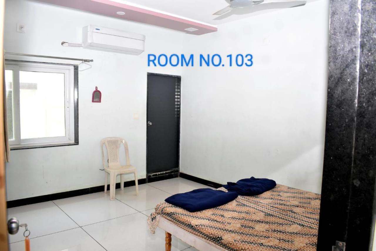 Dwarka Home Stay Esterno foto