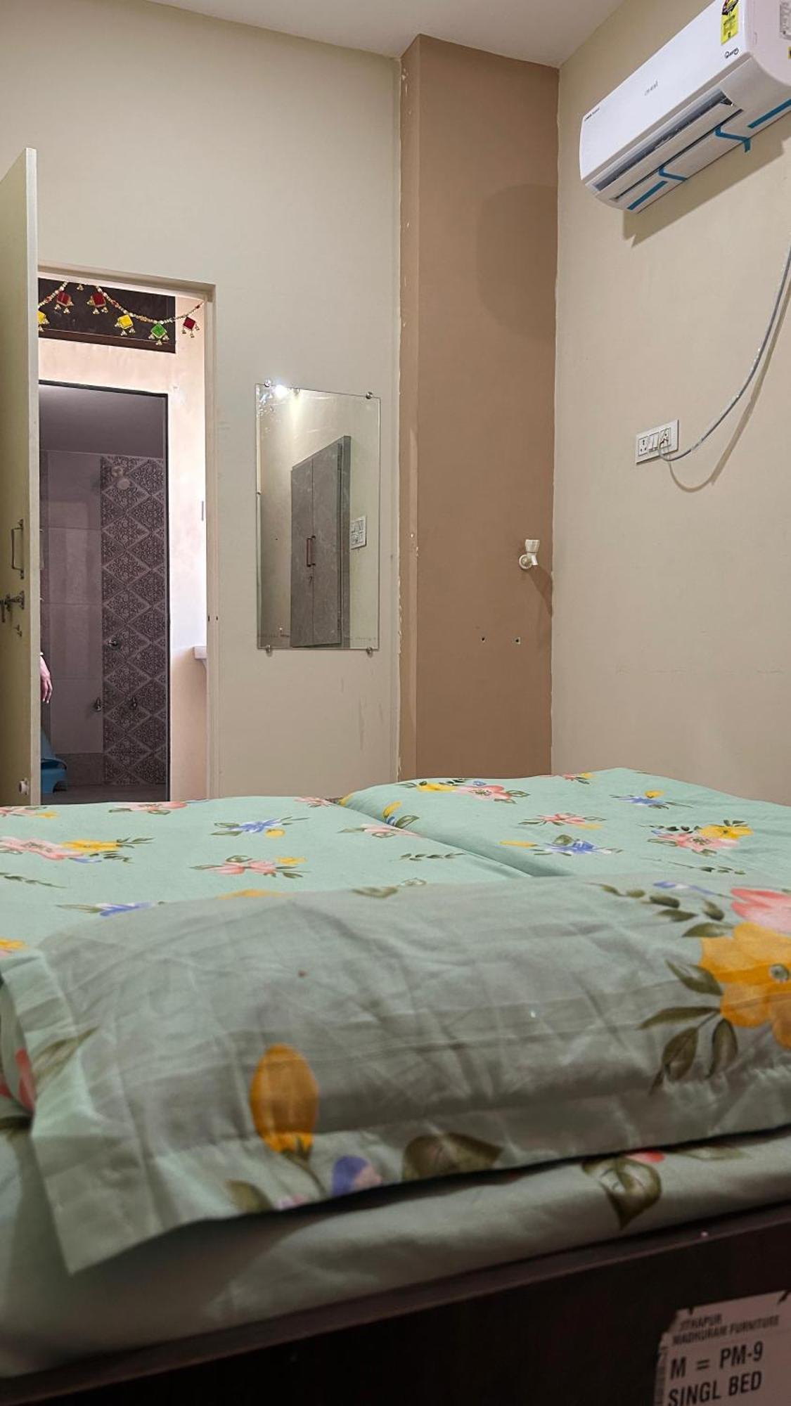 Dwarka Home Stay Esterno foto