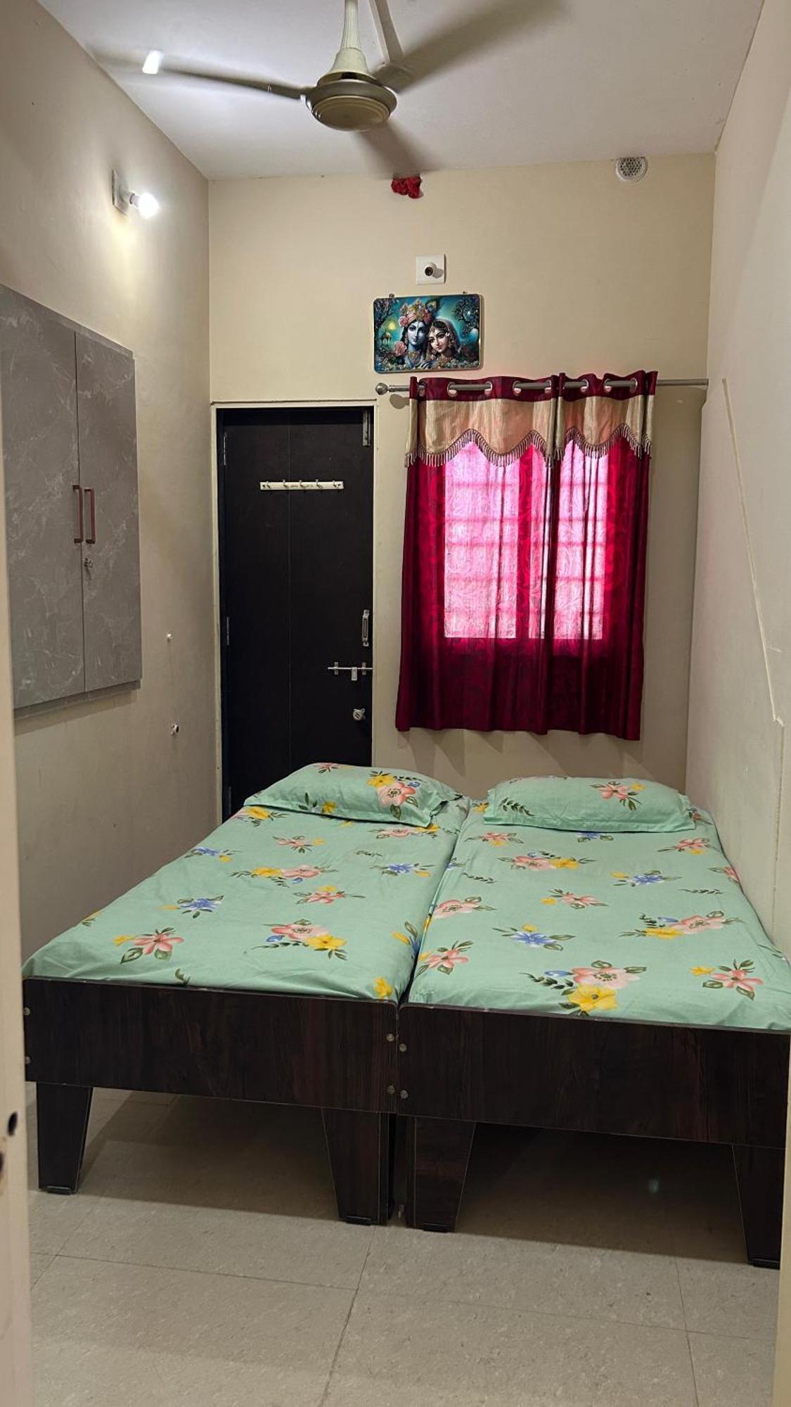 Dwarka Home Stay Esterno foto