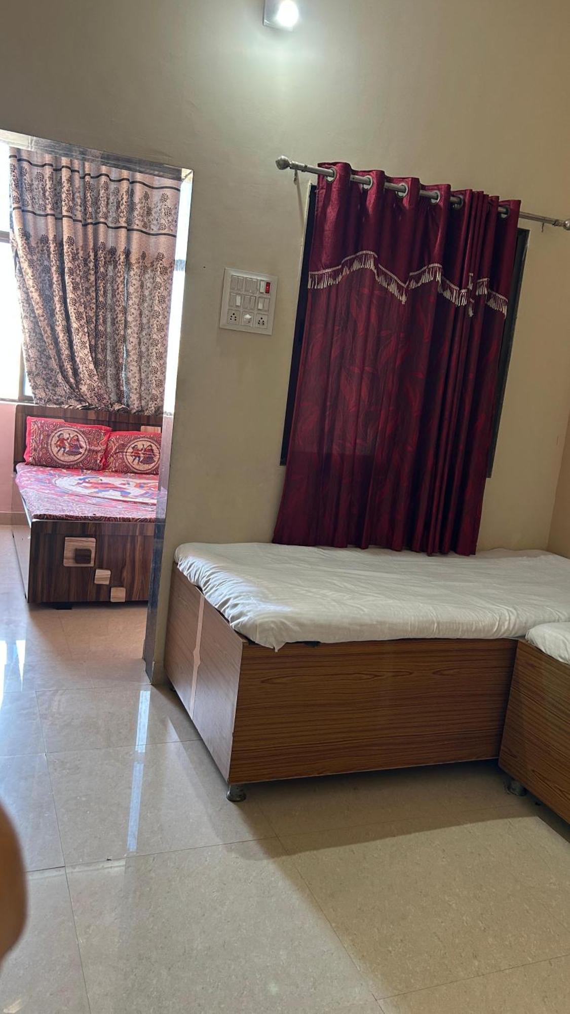 Dwarka Home Stay Esterno foto