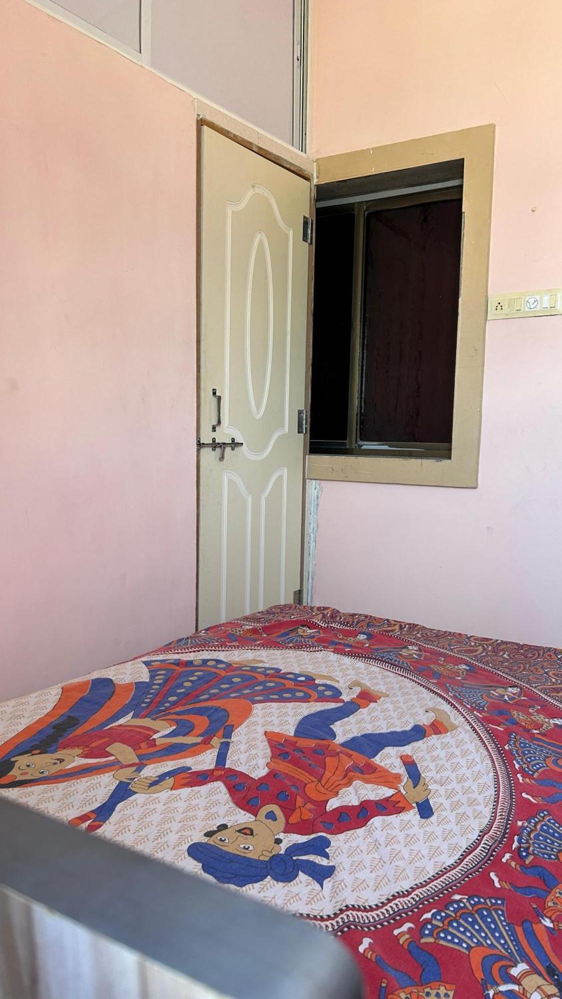 Dwarka Home Stay Esterno foto