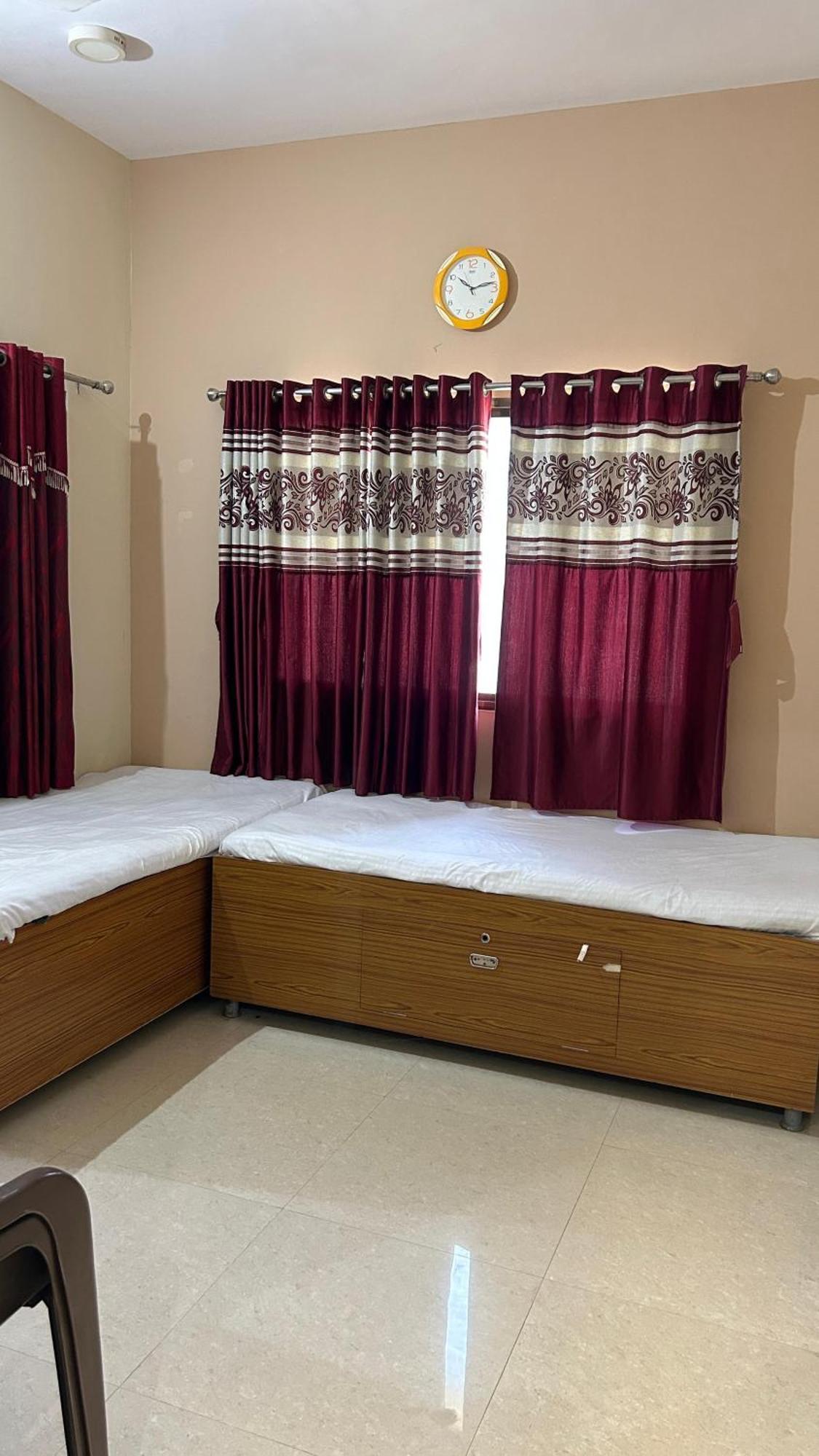 Dwarka Home Stay Esterno foto