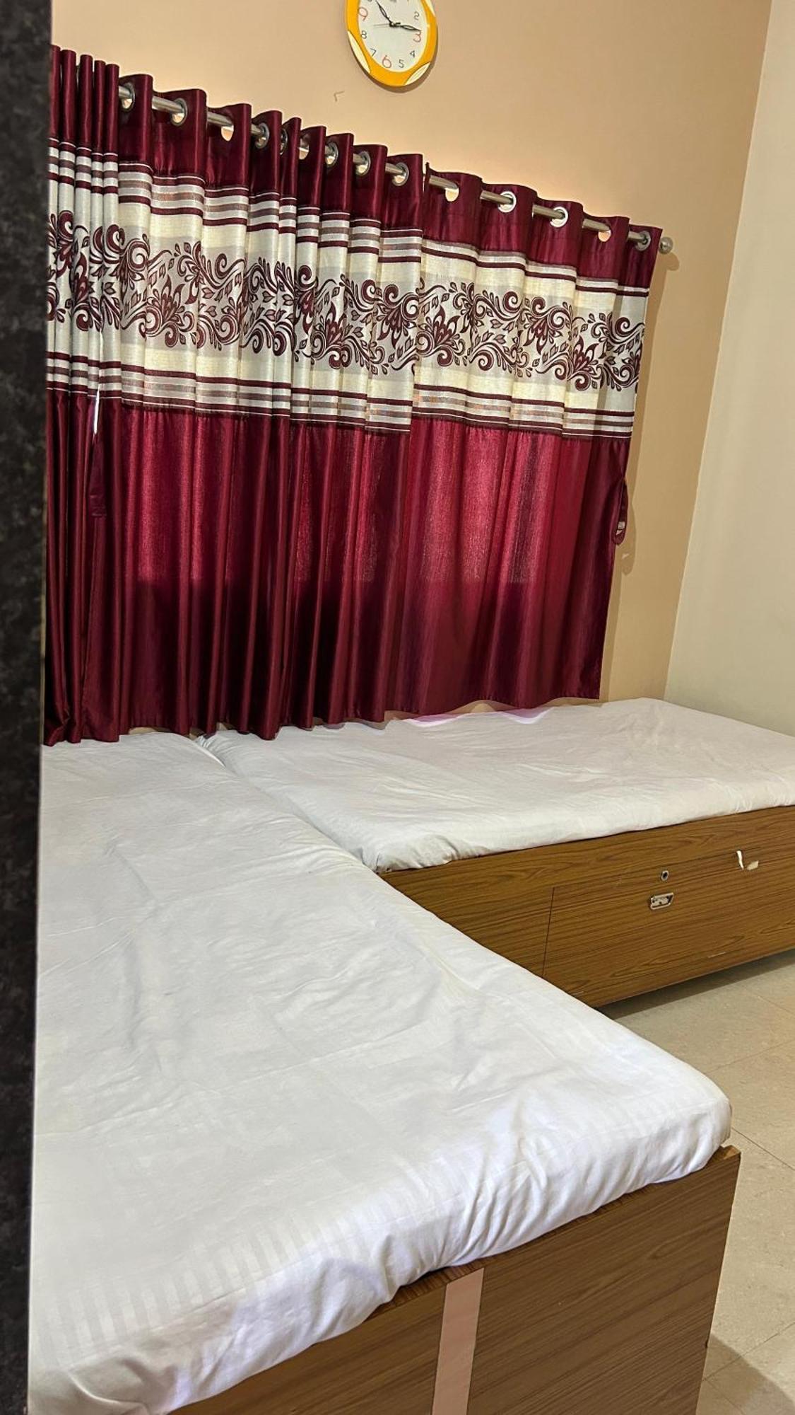 Dwarka Home Stay Esterno foto